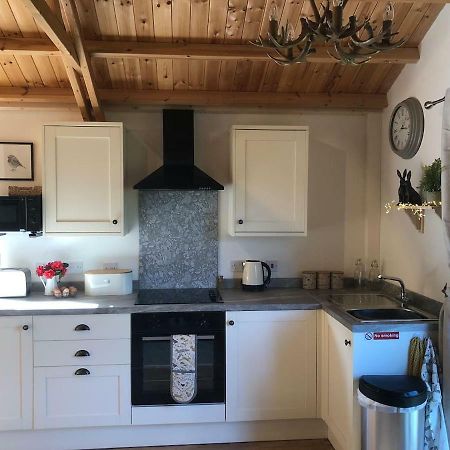 Cosy Dog Friendly Lodge With An Outdoor Bath On The Isle Of Wight Whitwell  Exterior photo