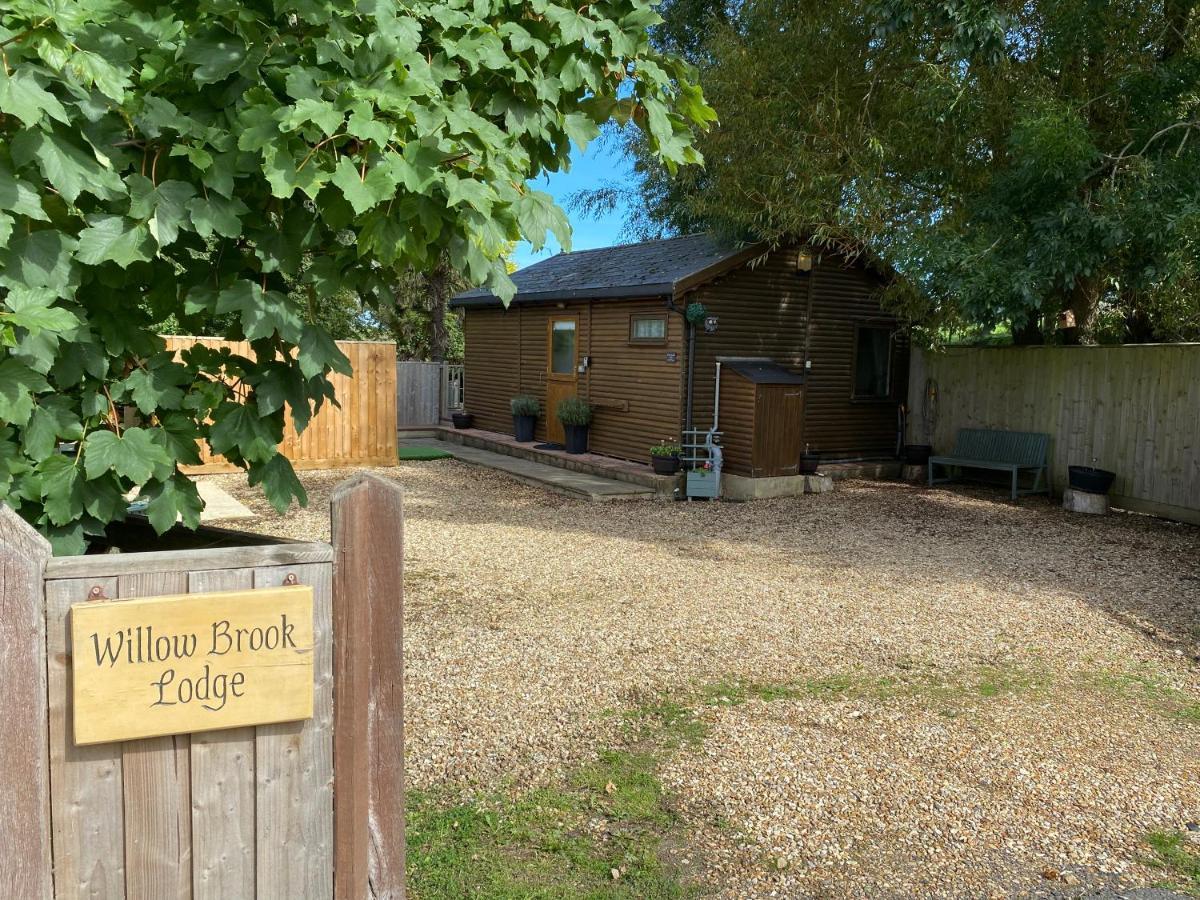 Cosy Dog Friendly Lodge With An Outdoor Bath On The Isle Of Wight Whitwell  Exterior photo